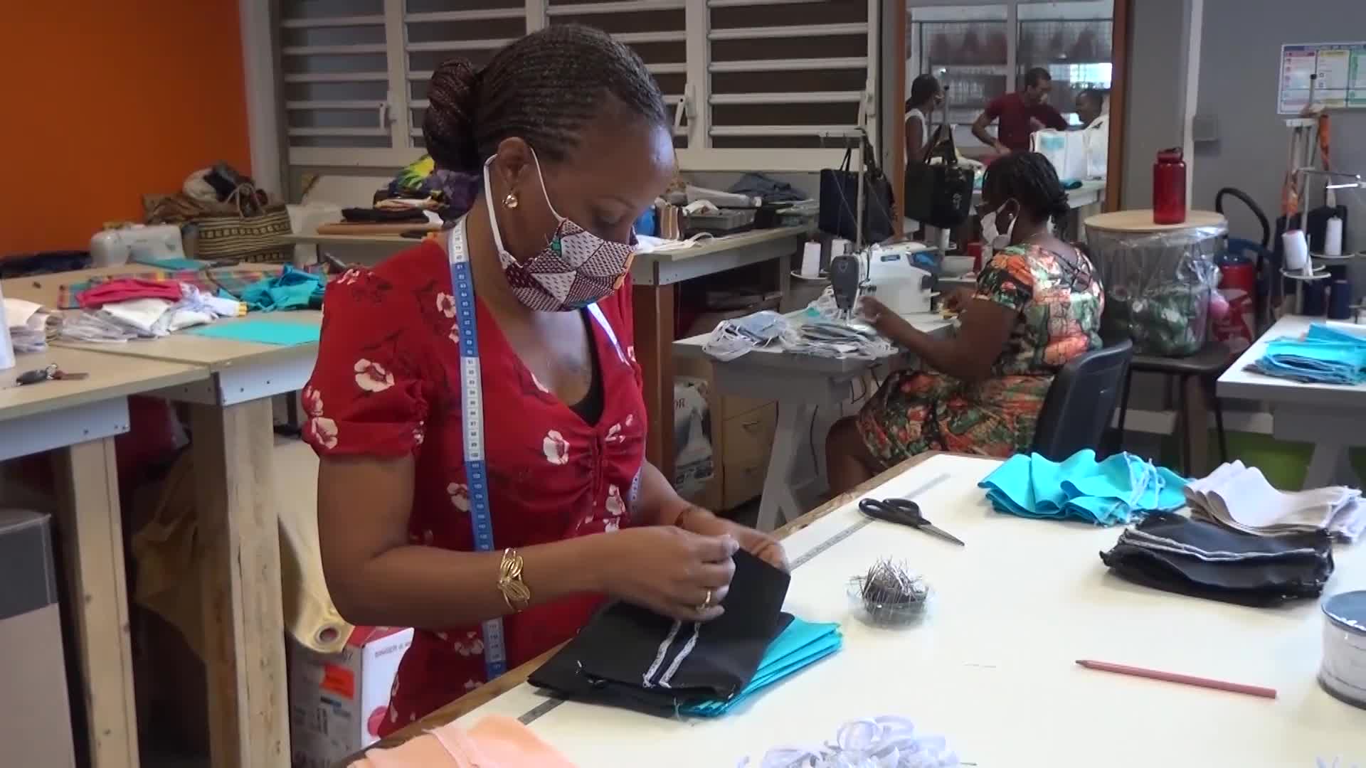Initiative locale : comment sont fabriqués et distribués les masques made in Marie Galante