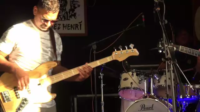 The brother quartet sur la scène Chez Henri