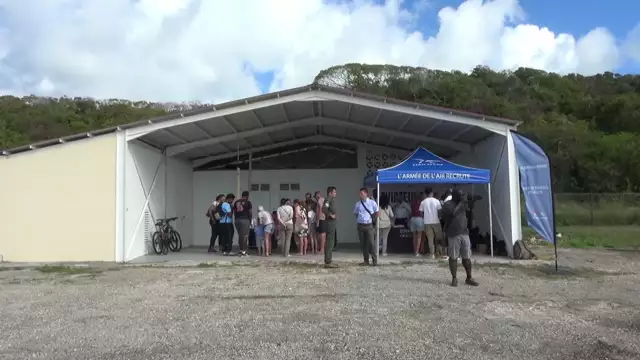 2 avions CASA à l'aérodrome  : ITV du Lieutenant Jean-Philippe