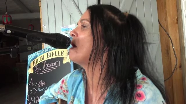 Chez Abraham choisit la chanteuse corse ILLU pour sa réouverture