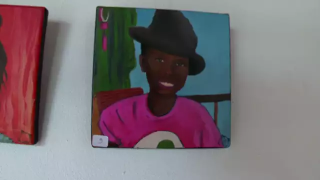 Portrait de Nadia, artiste peintre, qui expose à St Louis