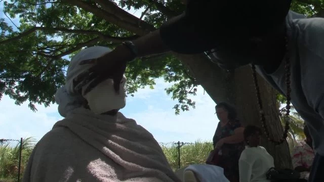 Un jeune, un ainé - une histoire de transmissions autour du masque