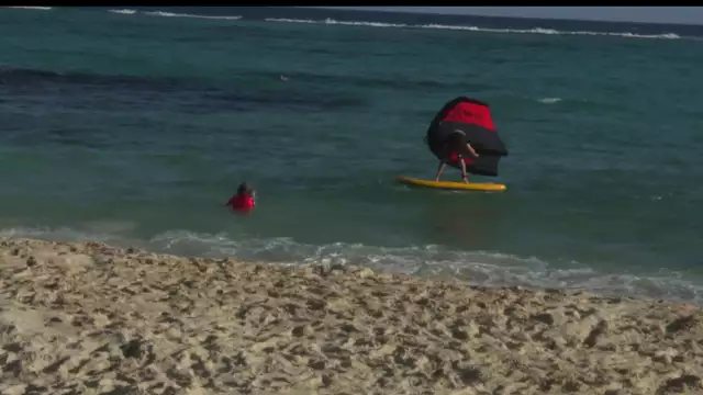 Initiation wind foil sur la plage de la Feuillère à Capesterre