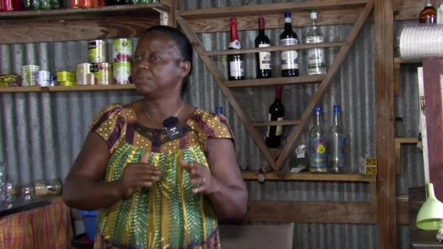 Visite dans un lolo traditionnel A ka Man Pepe avec Suzette