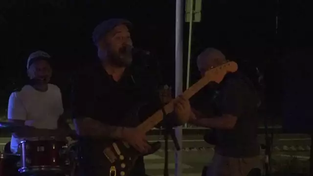 we funk le groupe Rock de Berdeau en concert au Footy :  deuxieme partie