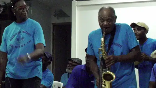 Un chanté nwèl traditionnel des Antilles avec MC Grelin