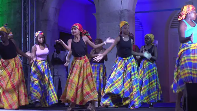 Un chant traditionnel du Lewoz : PAPA VELO interprété par Mango Fil